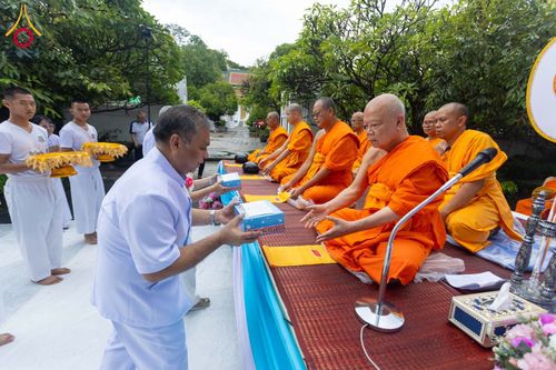 ภาพ No.351471:วันที่ 22 กันยายน พ.ศ. 2569  พิธีตักบาตรสามเณรธรรมทายาท โครงการบรรพชาพัฒนาคุณธรรม จริยธรรม  สำหรับนักเรียนนายสิบตำรวจ (นสต.) รุ่นที่ 16 ศูนย์ฝึกอบรมตำรวจภูธรภาค 1  ณ วัดพระพุทธบาทราชวรมหาวิหาร