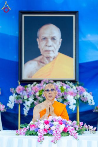 ภาพ No.288306:วันที่ 5 มกราคม พ.ศ. 2569 พิธีถวายภัตตาหารเป็นสังฆทาน แด่พระธรรมยาตรา ในโครงการธรรมยาตรา กตัญญูบูชา มหาปูชนียาจารย์ พระมงคลเทพมุนี(สด จนฺทสโร) พระผู้ปราบมาร อนุสรณ์สถาน 7 แห่ง ปีที่ 14 ณ อนุสรณ์สถานมหาวิหารพระมงคลเทพมุนี (โลตัสแลนด์) อ.สองพี่น้อง จ.สุพรร