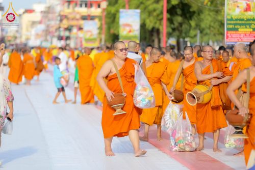 ภาพ No.314027:วันอาทิตย์ที่ 14 มีนาคม พ.ศ. 2569 ทำบุญเมืองหาดใหญ่ตักบาตรพระ 1,109 รูป เติมบุญใหญ่ หลังวิกฤตมหาอุทกภัย ณ ซุ้มประตูไชน่าทาวน์ ถนนศุภสารรังสรรค์ อ.หาดใหญ่ จ.สงขลา