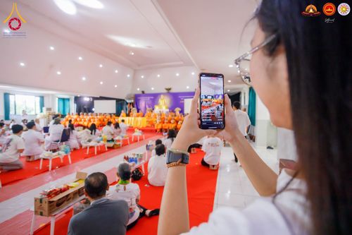 ภาพ No.283511:วันอาทิตย์ที่ 21 ธันวาคม  2568 พิธีบิณฑบาตฉลองสามเณรใหม่ ประเทศอินโดนีเซีย