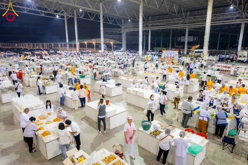 ภาพ No.306118:วันที่ 30 มกราคม พ.ศ. 2569 พิธีถวายภัตตาหารเป็นสังฆทาน แด่พระธรรมยาตรา ณ วัดพระธรรมกาย  จังหวัดปทุมธานี ในโครงการธรรมยาตรา กตัญญูบูชา มหาปูชนียาจารย์ พระมงคลเทพมุนี(สด จนฺทสโร) พระผู้ปราบมาร อนุสรณ์สถาน 7 แห่ง ปีที่ 14