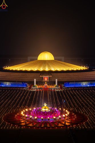 ภาพ No.90294:พิธีจุดประทีป 20,000 ดวง บูชาพระมหาธรรมกายเจดีย์ และบูชาพระมงคลเทพมุนี(สด จนฺทสโร) พระผู้ปราบมาร วันอังคารที่ 10 ตุลาคม พ.ศ. 2566 ณ ลานธรรมพระมหาธรรมกายเจดีย์ วัดพระธรรมกาย จ.ปทุมธานี
