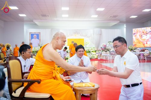 ภาพ No.314609:วันศุกร์ที่ 20 มีนาคม พ.ศ. 2569 พิธีบำเพ็ญกุศล คุณพ่อณรงค์ จินตมากุล โยมบิดา พระครูปลัดรัตนวีรวัฒน์ (รังสฤษดิ์ อิทฺธิจินตโก) ที่ปรึกษาเจ้าคณะจังหวัดปทุมธานี เจ้าอาวาสวัดพระธรรมกาย  ณ ห้องปลูกศรัทธา 2 วัดพระธรรมกาย ปทุมธานี