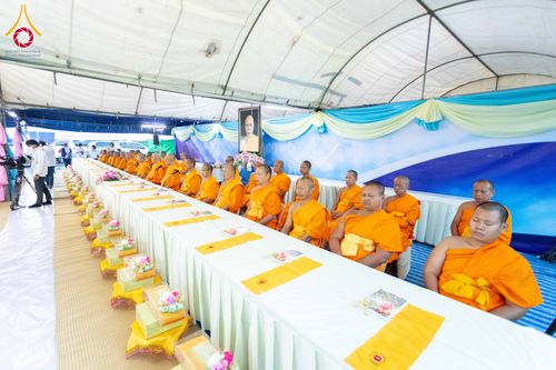 ภาพ No.290779:วันที่ 9 มกราคม พ.ศ. 2569 พิธีถวายภัตตาหารเป็นสังฆทาน แด่พระธรรมยาตรา ณ อนุสรณ์สถานคลองบางนางแท่น อ.สามพราน จ.นครปฐม ในโครงการธรรมยาตรา กตัญญูบูชา มหาปูชนียาจารย์ พระมงคลเทพมุนี(สด จนฺทสโร) พระผู้ปราบมาร อนุสรณ์สถาน 7 แห่ง ปีที่ 14