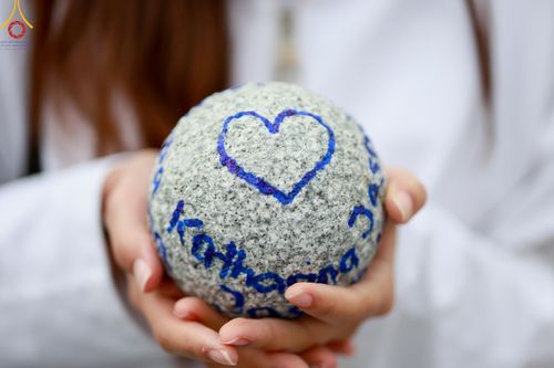 ภาพ No.142558:พิธีพัทธสีมา ประดิษฐานลูกนิมิตมหาสมบัติ สถาปนาอุโบสถวัดพระธรรมกายลอนดอน บูชาธรรม 80 ปี หลวงพ่อธัมมชโย วันเสาร์ที่ 22 มิถุนายน พ.ศ. 2567