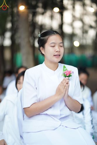 ภาพ No.190205:พิธีตักบาตรพระธรรมยาตรา ณ อนุสรณ์สถานลำดับที่ 1 สถานที่เกิดด้วยรูปกายเนื้อ อนุสรณ์สถานมหาวิหารพระมงคลเทพมุนี (โลตัสแลนด์) อ.สองพี่น้อง จ.สุพรรณบุรี ในโครงการธรรมยาตรา กตัญญูบูชา มหาปูชนียาจารย์ พระมงคลเทพมุนี(สด จนฺทสโร) พระผู้ปราบมาร อนุสรณ์สถาน 7 แห่ง 