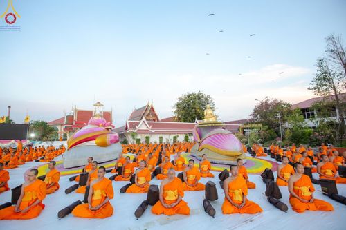 ภาพ No.194163:พระธรรมยาตราปฏิบัติธรรม และถ่ายภาพหมู่ประวัติศาสตร์ ณ วัดสองพี่น้อง ต.ต้นตาล อ.สองพี่น้อง จ.สุพรรณบุรี ในโครงการธรรมยาตรา กตัญญูบูชา มหาปูชนียาจารย์ พระมงคลเทพมุนี(สด จนฺทสโร) พระผู้ปราบมาร อนุสรณ์สถาน 7 แห่ง ปีที่ 13 วันที่ 12 มกราคม พ.ศ. 2568