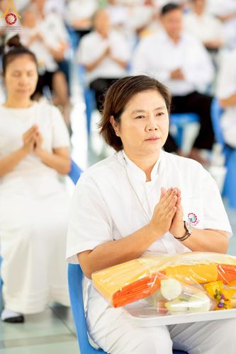 ภาพ No.220682:วันเสาร์ที่ 26 เมษายน พ.ศ.2568 (วันพระ แรม 15 ค่ำ เดือน 5) พิธีถวายภัตตาหารเมนูสวรรค์ "เพื่อการบรรลุธรรม" และ พิธีบุพเปตพลี ครั้งที่ 163 ร่วมอุทิศบุญแด่หมู่ญาติที่ล่วงลับไปแล้ว และสืบทอดอายุพระพุทธศาสนา ณ หอฉันคุณยายอาจารย์ฯ วัดพระธรรมกาย