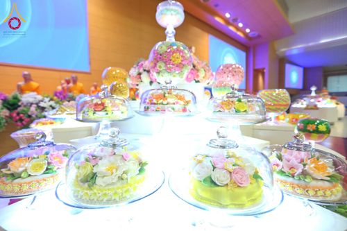 ภาพ No.215285:วันอาทิตย์ต้นเดือนที่ 6 เมษายน พ.ศ. 2568 พิธีบูชาข้าวพระ สภาธรรมกายสากล วัดพระธรรมกาย