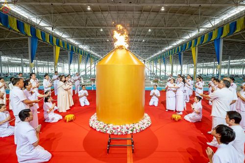 ภาพ No.235555:วันอาทิตย์ที่ 27 กรกฎาคม พ.ศ. 2568 พิธีจุดเทียนใจ ไฟนิรันด์ อนันตชัย ณ วัดพระธรรมกาย จ.ปทุมธานี