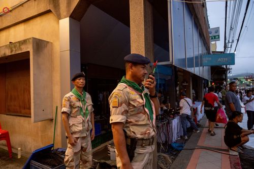 ภาพ No.245866:วันที่ 13-14 กันยายน พ.ศ. 2568 เจ้าหน้าที่ทุกสถานะ ทุกส่วนงาน ร่วมแรงร่วมใจ ปฏิบัติหน้าที่ เตรียมงาน เก็บงาน ตักบาตรพระ 555 รูป อ.เบตง จยะลา