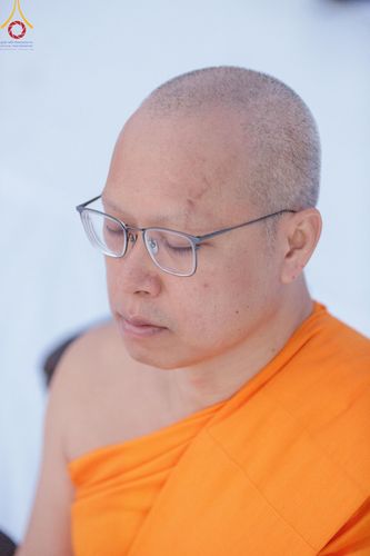 ภาพ No.198590:พระธรรมยาตราปฏิบัติธรรม และถ่ายภาพหมู่ประวัติศาสตร์ ณ อนุสรณ์สถานบางปลา วัดบางปลา อำเภอบางเลน จังหวัดนครปฐม ในโครงการธรรมยาตรา กตัญญูบูชา มหาปูชนียาจารย์ พระมงคลเทพมุนี(สด จนฺทสโร) พระผู้ปราบมาร อนุสรณ์สถาน 7 แห่ง ปีที่ 13 วันที่ 20 มกราคม พ.ศ. 2568