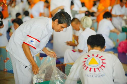 ภาพ No.150566:V.44 เพื่อพ่อ ภาพเตรียมงาน ปฎิบัติงาน ของเจ้าหน้าที่ อาสาสมัคร ทุกสถานะ เพื่อความสำเร็จ ในงานวันธรรมชัย วันอังคารที่ 27 สิงหาคม พ.ศ. 2567