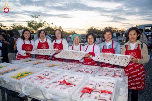 ภาพ No.195864:พิธีถวายภัตตาหารเป็นสังฆทาน แด่พระธรรมยาตรา ณ วัดโบสถ์(บน) ตำบลบางคูเวียง อำเภอบางกรวย จังหวัดนนทบุรี ในโครงการธรรมยาตรา กตัญญูบูชา มหาปูชนียาจารย์ พระมงคลเทพมุนี(สด จนฺทสโร) พระผู้ปราบมาร อนุสรณ์สถาน 7 แห่ง ปีที่ 13 วันที่ 16 มกราคม พ.ศ. 2568