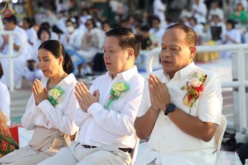 ภาพ No.184705:พิธีตักบาตรพระ 10,000 รูป ครั้งที่ 3 เนื่องในโอกาส 193 ปี จังหวัดกาญจนบุรี อุทิศส่วนกุศลให้แด่บรรพชน และเพื่อช่วยเหลือผู้ประสบภัยพิบัติต่างๆ วันเสาร์ที่ 21 ธันวาคม พ.ศ. 2567