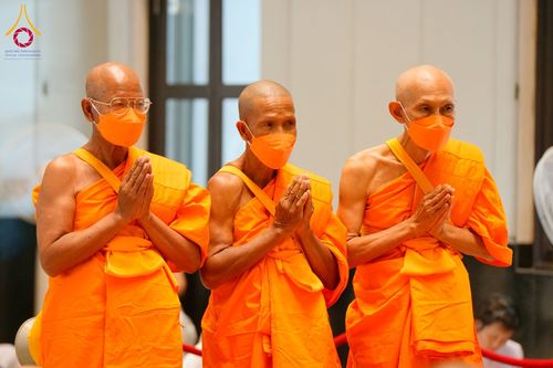 ภาพ No.62097:พิธีอุปสมบทในโครงการอุปสมบทหมู่ บูชาธรรมหลวงพ่อธัมมชโย พ.ศ.2567 ณ อุโบสถ วัดพระธรรมกาย จ.ปทุมธานี วันที่ 13-15 เมษายน พ.ศ. 2567