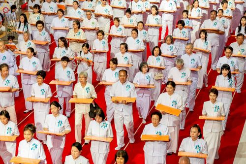 ภาพ No.277466:วันอาทิตย์ต้นเดือนที่ 7 ธันวาคม พ.ศ.2568 พิธีทอดผ้าป่าต้นสมบัติจักรพรรดิ ณ สภาธรรมกายสากล วัดพระธรรมกาย