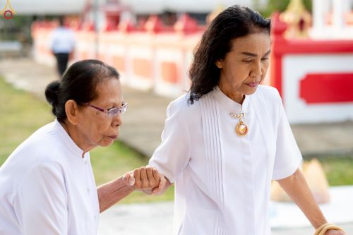 ภาพ No.234365:วันพฤหัสบดีที่ 24 กรกฎาคม พ.ศ. 2568 พิธีถวายสังฆทานแก่คณะสงฆ์ 323 วัด , พิธีมอบกองทุนหนุนแรงใจช่วยครูใต้ , พิธีทำบุญส่วนกุศลแด่ผู้วายชนม์ ในเหตุการณ์ความไม่สงบ 4 จังหวัด ชายแดนภาคใต้ (ปัตตานี , ยะลา , นราธิวาส , สงขลา) ปีที่ 21 ครั้งที่ 179 ณ วัดเวฬุวัน 