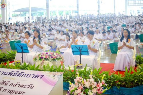 ภาพ No.227854:วันอาทิตย์ที่ 1 มิถุนายน พ.ศ. 2568 พิธีตักบาตร , พิธีบูชาข้าวพระ ณ วัดพระธรรมกาย จ.ปทุมธานี