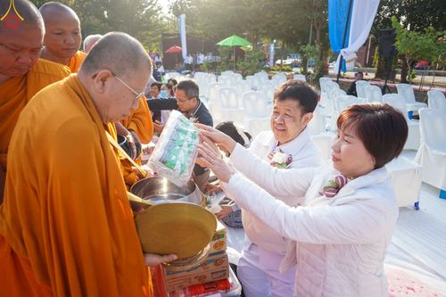 ภาพ No.123675:พิธีตักบาตรพระ ๑,๐๐๐ รูป ทำบุญครบรอบวัดห้วยตองสัก ๓๖ ปี วันเสาร์ที่ ๑๐ กุมภาพันธ์ พ.ศ. ๒๕๖๗ ณ วัดห้วยตองสัก อ.จอมทอง จ.เชียงใหม่