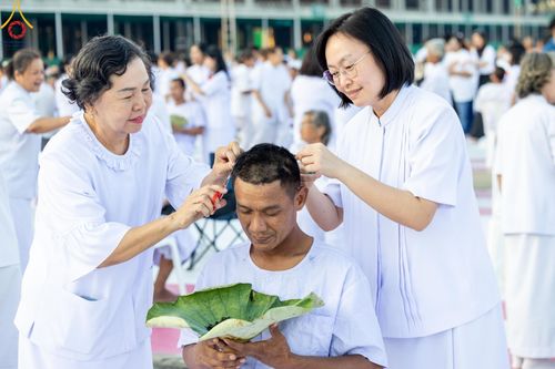 ภาพ No.179980:พิธีปลงผมนาคธรรมทายาท ในโครงการอุปสมบทหมู่ บูชาธรรมมหาปูชนียาจารย์ (ศูนย์อบรมวัดพระธรรมกาย) วันที่ 1 ธันวาคม พ.ศ. 2567 ณ ลานธรรมหารัตนวิหารคด วัดพระธรรมกาย จ.ปทุมธานี