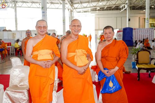 ภาพ No.235918:วันที่ 3 สิงหาคม พ.ศ. 2568 ภาพบรรยากาศ การต้อนรับปฎิสันถาร ของคณะสงฆ์ ในวันสมาธิโลก พิธีถวายมหาสังฆทาน 2,000 กว่าวัด ณ วัดพระธรรมกาย