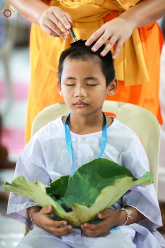 ภาพ No.132845:พิธีตัดปอยผม โครงการสามเณรฟื้นฟูพระพุทธศาสนาทั่วไทย ณ มหารัตนวิหารคด26 วัดพระธรรมกาย วันอาทิตย์ที่ 31 มีนาคม พ.ศ. 2567