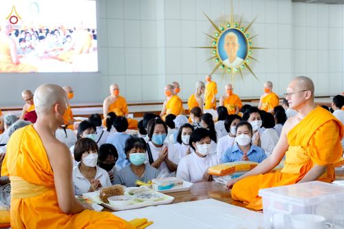 ภาพ No.81080:พิธีบุพเปตพลี ครั้งที่ 135 ร่วมอุทิศบุญแด่หมู่ญาติที่ล่วงลับไปแล้ว และสืบทอดอายุพระพุทธศาสนา วันศุกร์ที่ 19 พฤษภาคม พ.ศ. 2566 (วันพระ แรม 15 ค่ำ เดือน 6) ณ หอฉันคุณยายอาจารย์ วัดพระธรรมกาย