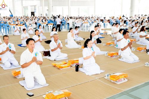 ภาพ No.234825:วันศุกร์ที่ 25 กรกฎาคม พ.ศ. 2568 (วันพระ แรม 15 ค่ำ เดือน 8) พิธีบุพเปตพลี ครั้งที่ 167 ร่วมอุทิศบุญแด่หมู่ญาติที่ล่วงลับไปแล้ว และสืบทอดอายุพระพุทธศาสนา ณ หอฉันคุณยายอาจารย์ฯ วัดพระธรรมกาย