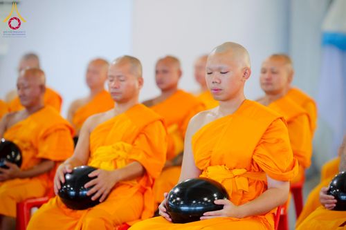 ภาพ No.223326:วันวิสาขบูชา วันอาทิตย์ที่ 11 พฤษภาคม พ.ศ. 2568 พิธีตักบาตร และปฎิบัติธรรม ณ สภาธรรมกายสากล วัดพระธรรมกาย