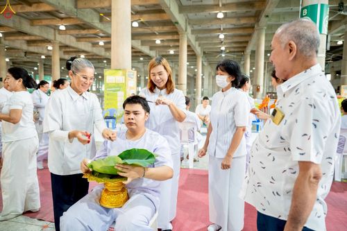 ภาพ No.242941:วันที่ 31 สิงหาคม พ.ศ. 2568 พิธีตัดปอยผมและปลงผม โครงการอุปสมบทหมู่บูชาธรรม ครบรอบ 108 ปี วันครูผู้ค้นพบวิชชาธรรมกาย ณ วัดพระธรรมกาย