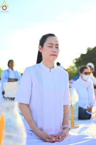 ภาพ No.192629:พิธีจุดประทีปถวายเป็นพุทธบูชา และบูชาธรรมมหาปูชนียาจารย์ ณ อนุสรณ์สถานคลองบางนางแท่น อ.สามพราน จ.นครปฐม ในโครงการธรรมยาตรา กตัญญูบูชา มหาปูชนียาจารย์ พระมงคลเทพมุนี(สด จนฺทสโร) พระผู้ปราบมาร อนุสรณ์สถาน 7 แห่ง ปีที่ 13 วันที่ 10 มกราคม พ.ศ. 2568