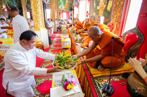 ภาพ No.173382:พิธีทอดกฐิน วัดทาป่าสัก จ.ลำพูน ในโครงการกฐินสามัคคีทั่วไทย 30,000 วัด บูชาธรรม 80 ปี หลวงพ่อธัมมชโย โดยคณะศิษยานุศิษย์วัดพระธรรมกาย วันที่ 3 พฤศจิกายน พ.ศ. 2567