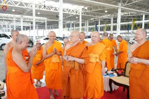 ภาพ No.146074:วันมหารำลึก ครั้งที่ 34 พิธีร่วมรำลึกถึงนักสร้างบารมีที่ล่วงลับไปแล้ว , พิธีสวดพระพุทธมนต์ ณ ห้องแก้วสารพัดนึก 1 วัดพระธรรมกาย วันเสาร์ที่ 27 กรกฎาคม พ.ศ. 2567