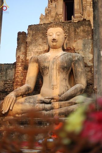 ภาพ No.58676:พิธีตักบาตรพระ ๑,๐๐๐ รูป สมโภชครบรอบ ๘๐๐ ปี พระบรมธาตุเมืองเชลียง ณ วัดพระศรีรัตนมหาธาตุ ราชวรวิหาร  (วัดพระปรางค์) ต.ศรีสัชนาลัย  อ.ศรีสัชนาลัย จ.สุโขทัย วันพฤหัสบดีที่ ๒๕ เมษายน พ.ศ. ๒๕๖๗