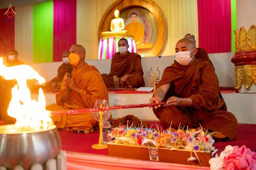 ภาพ No.76540:คณะสงฆ์และสามเณรบังกลาเทศ ปฎิบัติธรรมและจุดโคมประทีปถวายเป็นพุทธบูชา วันที่ 17 กุมภาพันธ์ พ.ศ. 2566