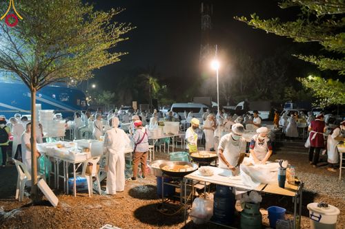 ภาพ No.114464:พิธีถวายภัตตาหารเป็นสังฆทาน แด่คณะพระธรรมยาตรา ปีที่ 12 วันที่ 18 มกราคม พ.ศ. 2567 ณ วัดโบสถ์(บน) บางคูเวียง จ.นนทบุรี