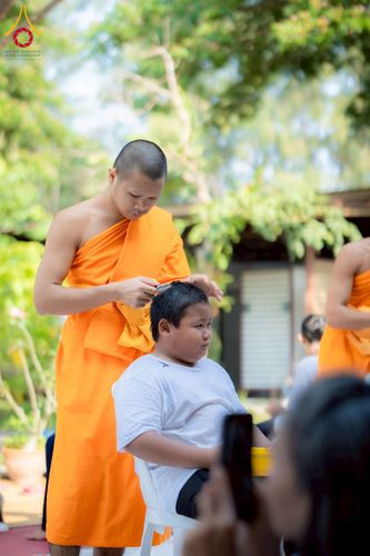 ภาพ No.216859:วันเสาร์ที่ 5 เมษายน พ.ศ. 2568 พิธีตัดปอยผม พิธีขอขมาผู้ปกครอง พิธีมอบบาตรและผ้าไตร พิธีบรรพชา ณ ศูนย์ปฏิบัติธรรมและศูนย์อบรมเยาวชนพระนครศรีอยุธยา ต.พุทเลา อ.บางปะหัน จ.พระนครศรีอยุธยา