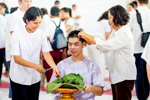 ภาพ No.228501:วันเสาร์ที่ 7 มิถุนายน พ.ศ. 2568 พิธีปลงผมโครงการอุปสมบทหมู่ธรรมทายาท ระดับอุดมศึกษา รุ่นที่ 52 ภาคฤดูฝน ณ วิหารคด 9 วัดพระธรรมกาย