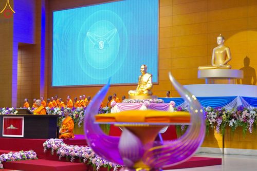 ภาพ No.159953:พิธีปฎิบัติธรรม , พิธีสักการะพระมงคลเทพมุนี (สด จนฺทสโร) พระผู้ปราบมาร ณ สภาธรรมกายสากล วัดพระธรรมกาย วันพฤหัสบดีที่ 10 ตุลาคม พ.ศ. 2567