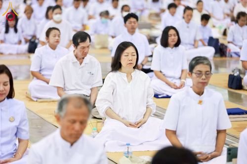 ภาพ No.258112:วันอาทิตย์ที่ 5 ตุลาคม พ.ศ. 2568 พิธีบูชาข้าวพระ ณ สภาธรรมกายสากล วัดพระธรรมกาย