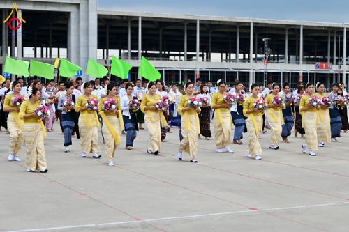 ภาพ No.143660:พิธีถวายผ้าไตร, สวดธรรมจักร, ปฏิบัติธรรม และฟังแสดงพระธรรมเทศนา ภาษาเมียนมา โดยมีสาธุชนชาวเมียนมากว่า 4,000 คน เข้าร่วมพิธี ณ มหารัตนวิหารคด วัดพระธรรมกาย วันอาทิตย์ที่ 7 กรกฎาคม พ.ศ. 2567