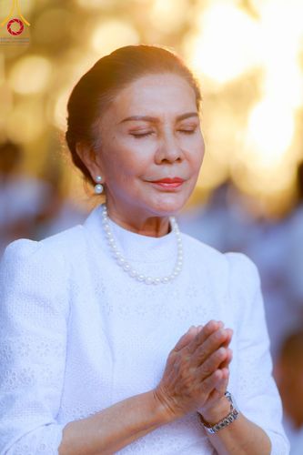 ภาพ No.107101:พิธีจุดประทีปถวายเป็นพุทธบูชา และบูชาธรรมมหาปูชนียาจารย์ ในโครงการธรรมยาตรากตัญญูบูชา มหาปูชนียาจารย์ พระมงคลเทพมุนี(สด จนฺทสโร) พระผู้ปราบมาร  อนุสรณ์สถาน 7 แห่ง ปีที่ 12  วันที่ 6 มกราคม พ.ศ. 2567 ณ อนุสรณ์สถานมหาวิหารพระมงคลเทพมุนี อ.สองพี่น้อง จ.สุพร