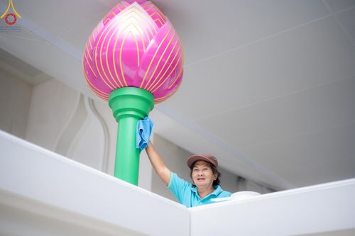 ภาพ No.145940:ชมรมจิตอาสาอนุรักษ์สิ่งแวดล้อม รับบุญทำความสะอาดบริเวณโบสถ์พระไตรปิฎก วัดพระธรรมกาย จ.ปทุมธานี วันที่ 25 กรกฎาคม พ.ศ. 2567