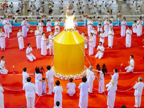 ภาพ No.233942:วันอาทิตย์ที่ 20 กรกฎาคม พ.ศ.2568 พิธีจุดเทียนใจ ไฟนิรันด์ อนันตชัย วัดพระธรรมกาย