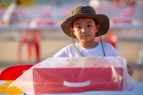 ภาพ No.225040:วันที่ 20 - 27 เมษายน พ.ศ. 2568 "ภาพแห่งความปลื้มที่ไม่มีวันจบ" คณะสงฆ์สามเณร เจ้าหน้าที่ และสาธุชน ร่วมแรงร่วมใจกันเตรียมงานและเก็บงาน เพื่อวันคุ้มครองโลก พิธีถวายมหาสังฆทานคณะสงฆ์ 40,000 กว่าวัดทั่วประเทศ