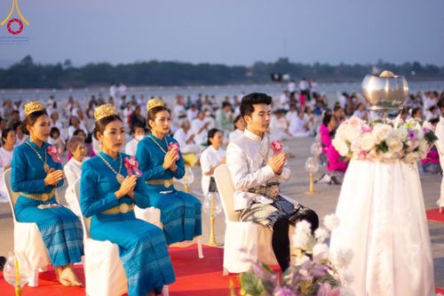 ภาพ No.97252:พิธีทอดผ้าป่า เพื่อสร้าง "ลานอเนกประสงค์พญานาค 4 ตระกูล" และพิธีจุดประทีปโคมลอย ลอยกระทง ถวายประทีปเป็นพุทธบูชา ณ พุทธอุทยานนานาชาติ จ.หนองคาย วันที่ 27 พฤศจิกายน พ.ศ. 2566