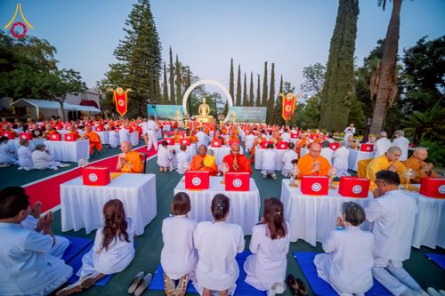 ภาพ No.225701:วันอาทิตย์ที่ 11 พฤษภาคม พ.ศ. 2568 วัดพระธรรมกายแคลิฟอร์เนีย จัดงานวิสาขบูชานานาชาติ และถวายมหาสังฆทานคณะสงฆ์ 120 รูป