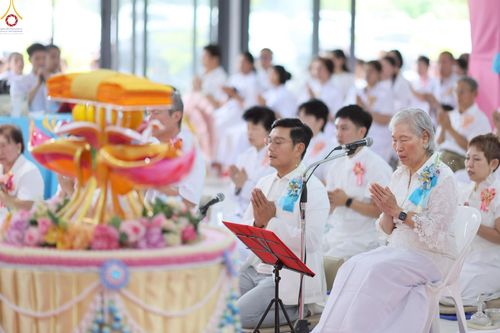 ภาพ No.272260:วันเสาร์ที่ 1 พฤศจิกายน พ.ศ. 2568 พิธีทอดกฐินสามัคคี สร้างกุฏิหมู่สามเณร ณ ศูนย์ปฏิบัติธรรมเบญจธรรม ปทุมธานี  ต.บ้านปทุม อ.สามโคก จ.ปทุมธานี