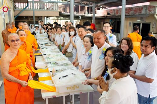 ภาพ No.115620:พิธีถวายภัตตาหารเป็นสังฆทาน แด่คณะพระธรรมยาตรา ปีที่ 12 วันที่ 20 มกราคม พ.ศ. 2567 ณ วัดโบสถ์(บน) บางคูเวียง จ.นนทบุรี